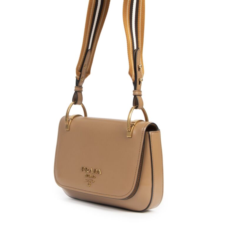 Prada, Camel leather crossbody bag Beige ref.245490 - Joli Closet