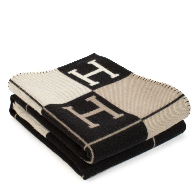 Hermès Avalon III Throw Blanket Ecru/Black ○ Labellov Hermès Avalon III Throw Blanket Ecru/Black ○ Labellov