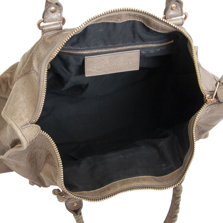 Balenciaga work sales bag size