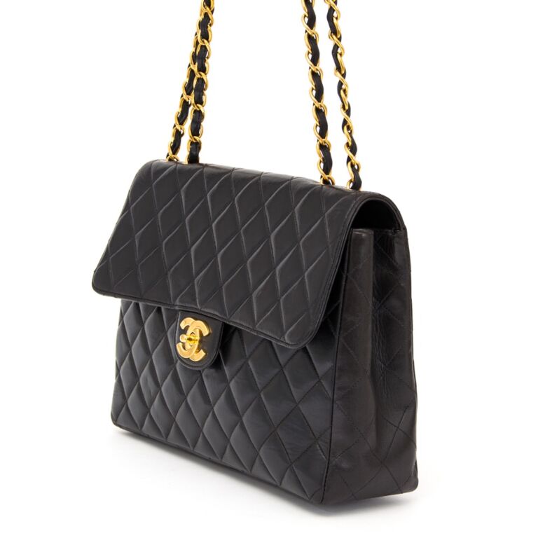 Chanel Vintage Classic Flap Bag Black ○ Labellov ○ Buy and