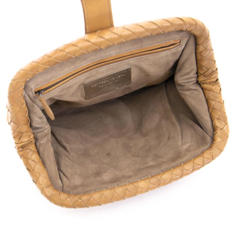 Bottega Veneta Brown Leather Pouch ○ Labellov ○ Buy and Sell