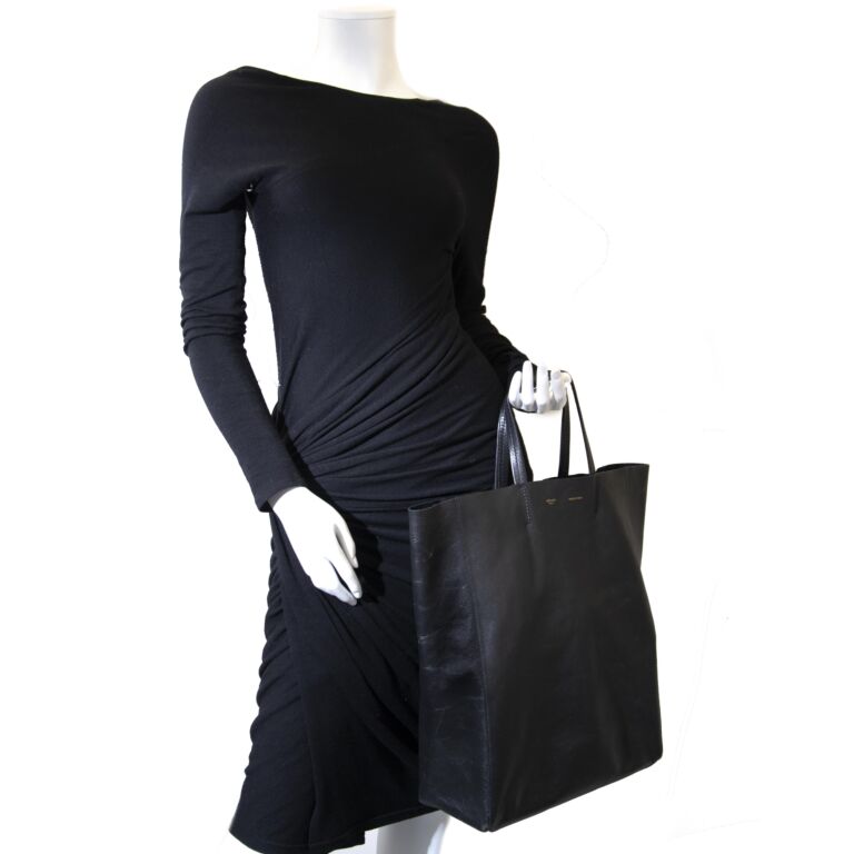 トートバッグ CELINE\tLARGE TOTE CABAS\t19676\t2FLQ\t02CM\tCAMEL Celine Cabas Black Tote Bag ○ Labellov ○ Buy and Sell