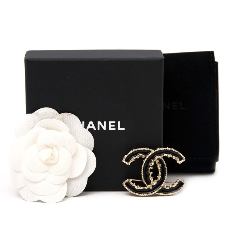 Chanel CC Logo Black Baroque Enamel Brooch ○ Labellov ○ Buy and Sell  Authentic Luxury