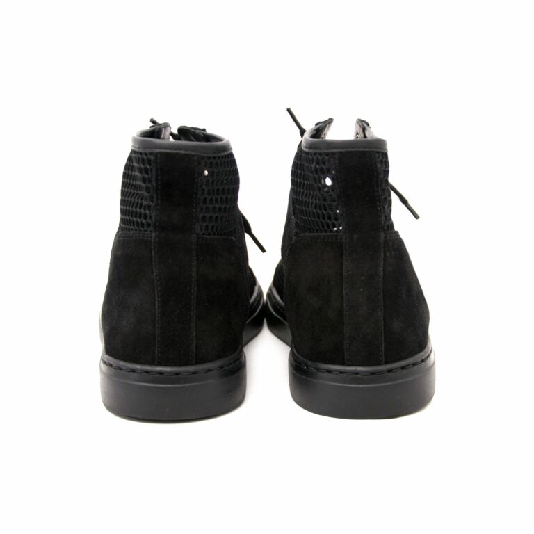 モノトーンで魅せる足元☆【CHANEL】Mesh & Suede Trainers Chanel Mens Black Suede Mesh Trainer - Ākaibu Store