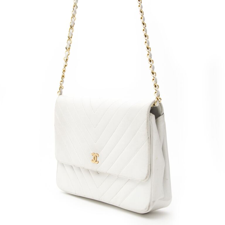 Chanel White Chevron Flap Bag ○ Labellov ○ Buy and Sell