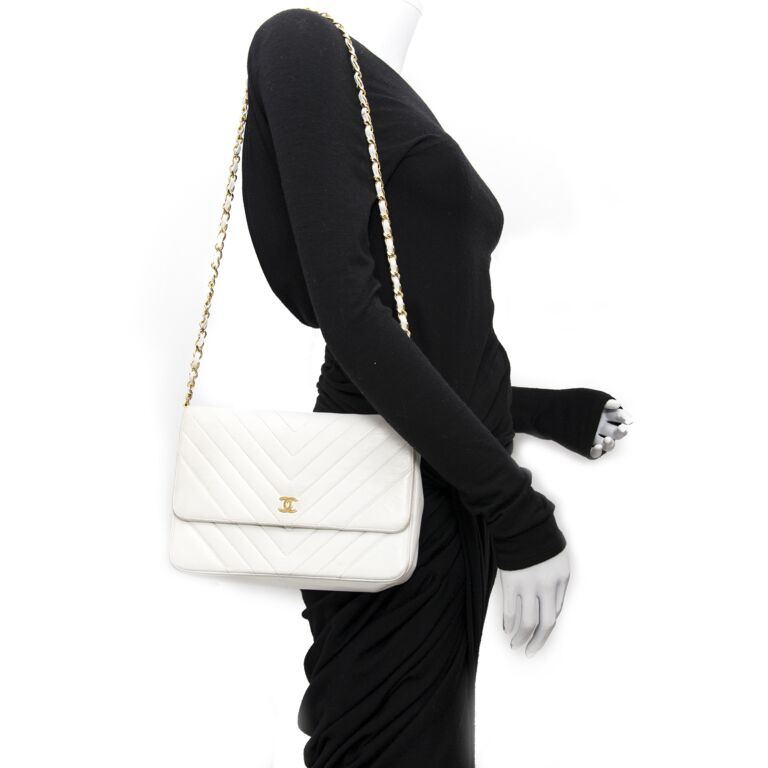 Chanel White Clutch - 45 For Sale on 1stDibs