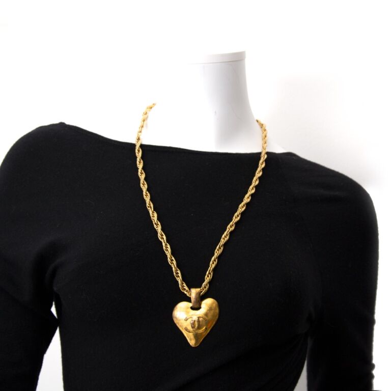 CHANEL Vintage 95P Necklace Gold Plated Chain CC Logo Heart Pendant  Authentic