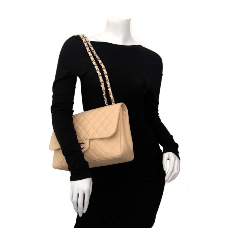LABELLOV - Chanel Vintage Mini Black Classic Flap Bag