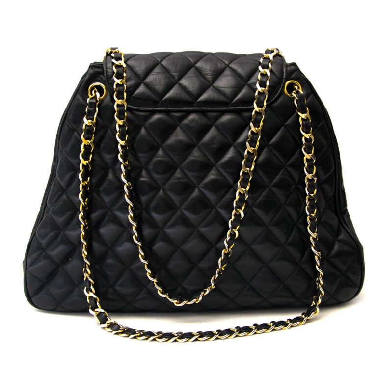 Chanel Vintage Small Quilted Black Flap Bag ○ Labellov ○ Buy and Sell  Authentic Luxury