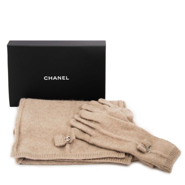 Chanel Set Beige Scarf + Gloves ○ Labellov ○ Buy and Sell Authentic Luxury