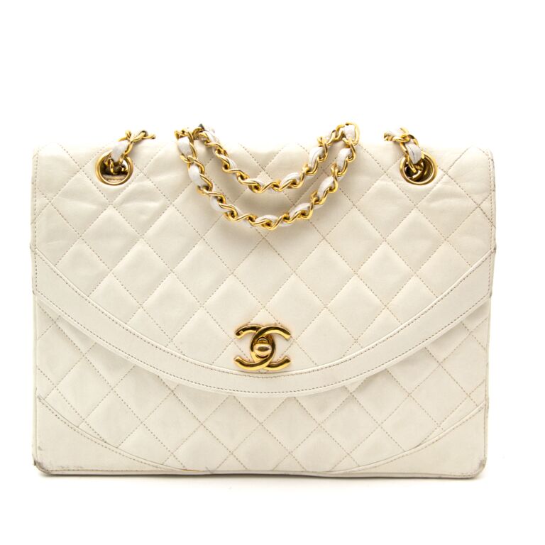 Chanel White Classic Flap Bag Vintage ○ Labellov ○ Buy and Sell
