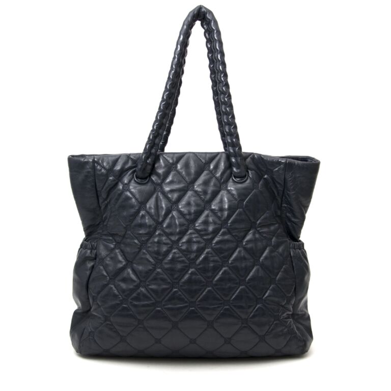 Chanel Large Leather Tote Bag in navy leather ○ Labellov ○ Buy