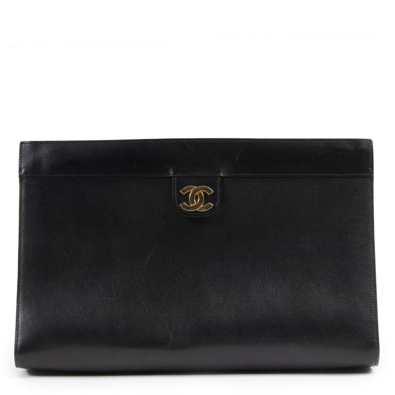Chanel Black Leather CC Vintage Clutch ○ Labellov ○ Buy and Sell