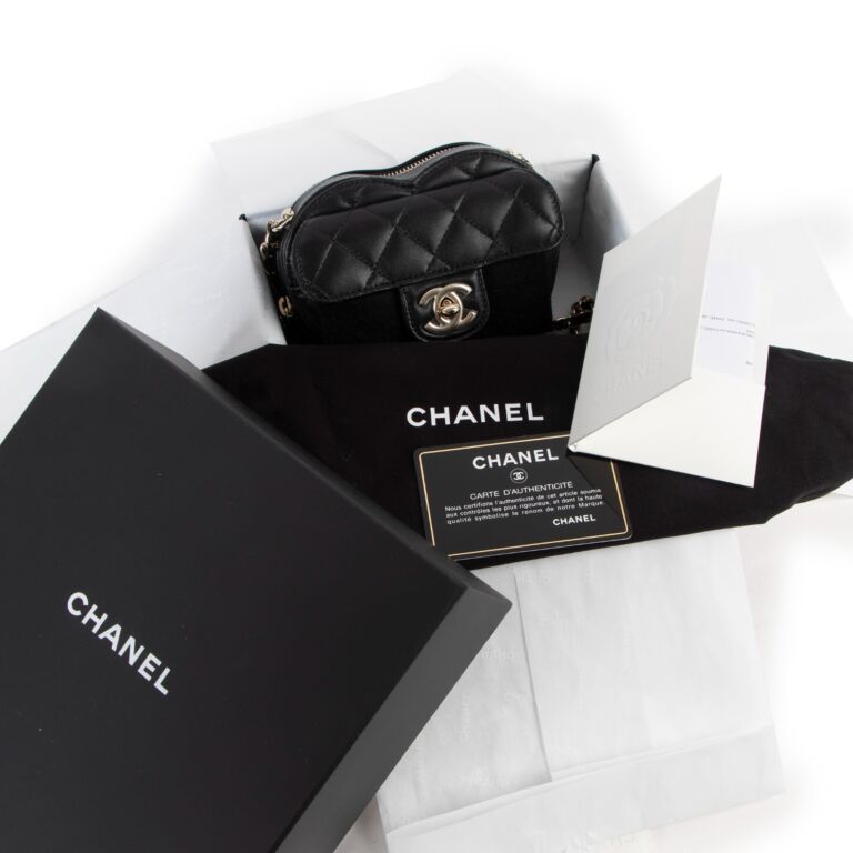 Chanel Hearts Chain Clutch Black and White Patent Calfskin Gold Hardware