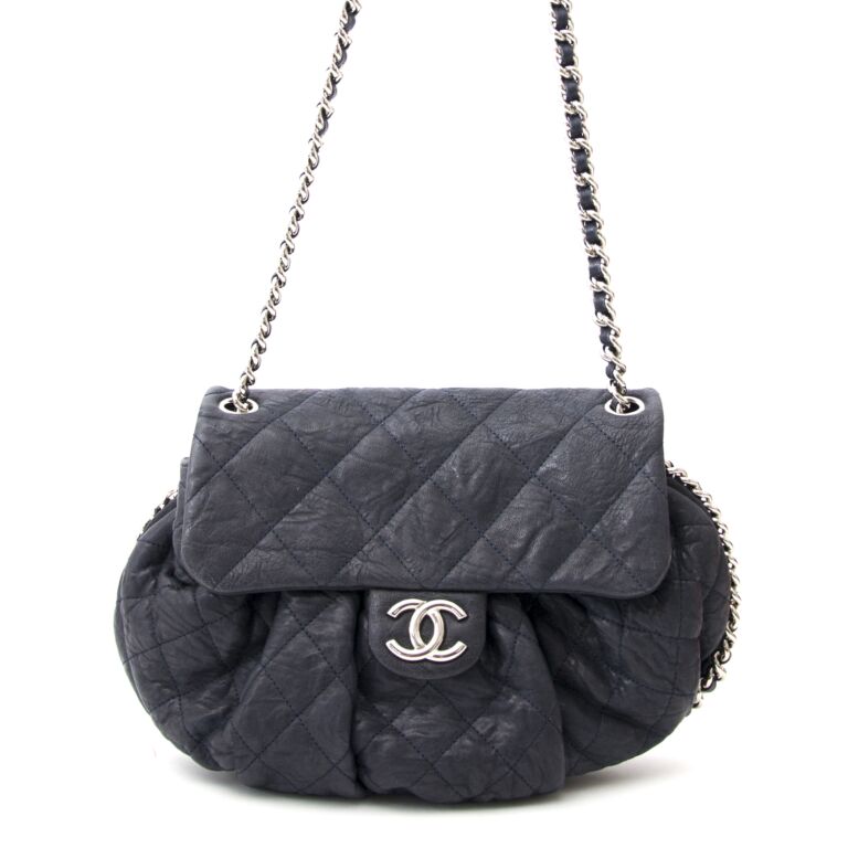 black chanel purse with chain strap