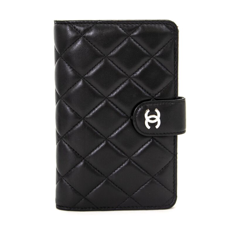 Chanel black quilted wallet store