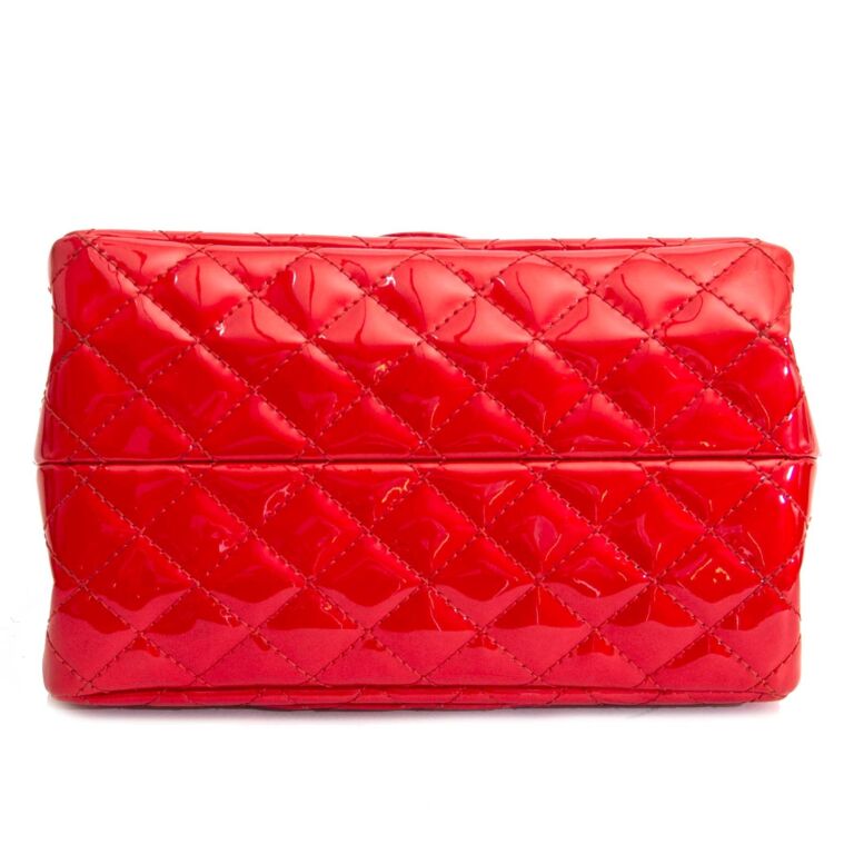 Chanel best sale patent clutch