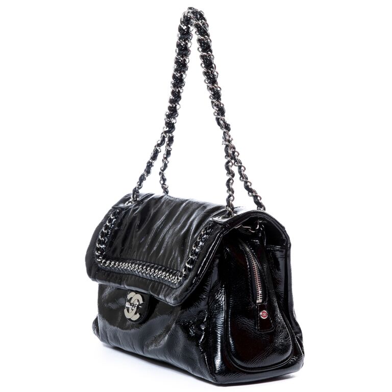 Chanel luxe ligne flap bag store