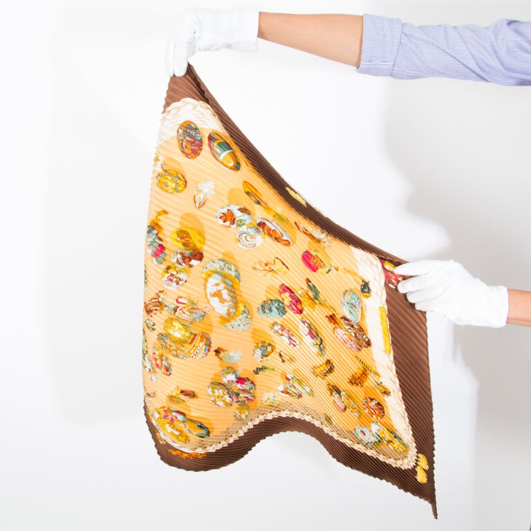 Hermès Plissé Latham Scarf ○ Labellov ○ Buy and Sell Authentic