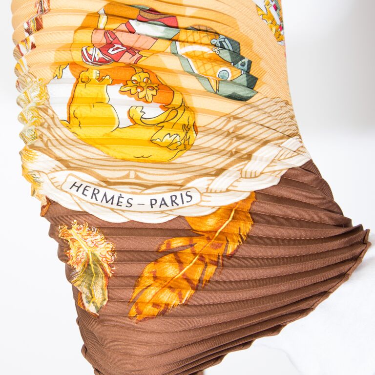 Hermès Plissé Latham Scarf ○ Labellov ○ Buy and Sell Authentic