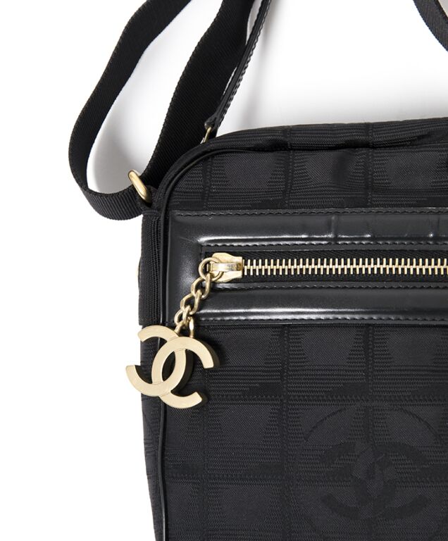 Vintage Chanel Nylon Cross Body Messenger Bag ○ Labellov ○ Buy