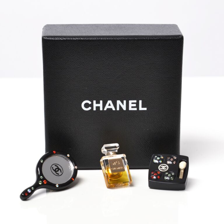 Chanel Pin Set ○ Labellov ○ Buy and Sell Authentic Luxury