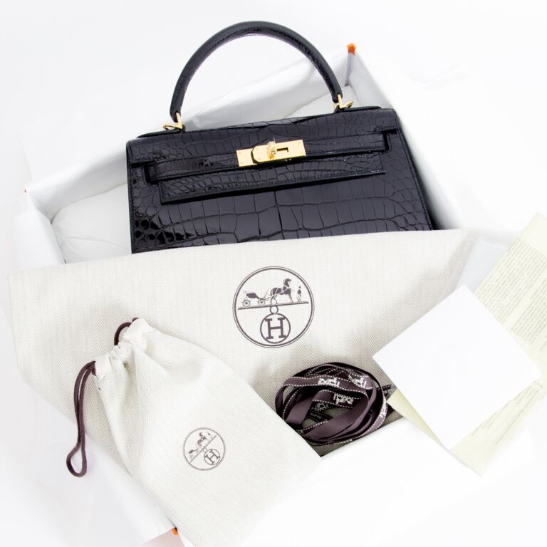 Hermes Kelly Sellier 28 Noir Black Shiny Porosus Crocodile Bag Handbag –  MAISON de LUXE