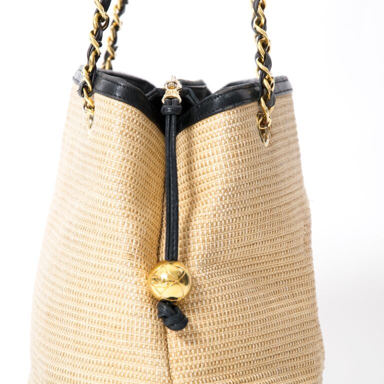 Chanel Woven Raffia Shoulderbag ○ Labellov ○ Buy and Sell