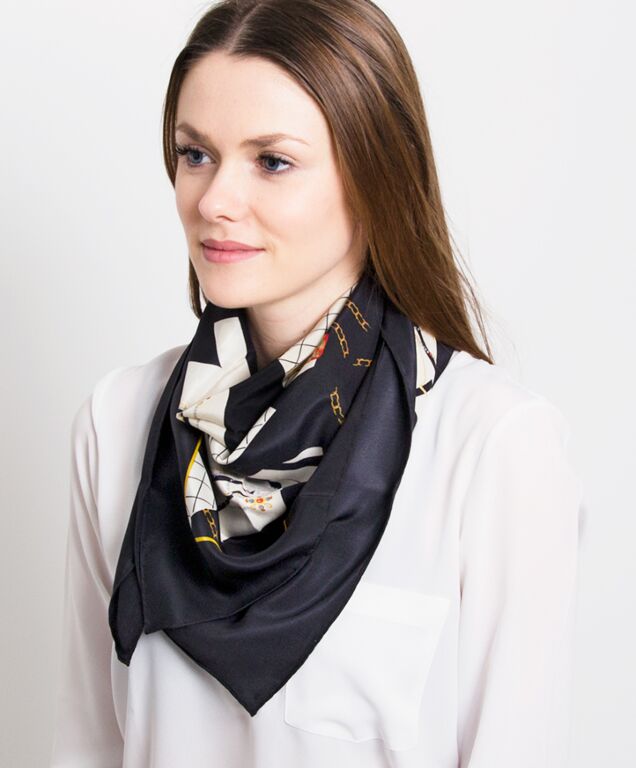 Chanel Black & White Printed scarf ○ Labellov ○ Buy and Sell