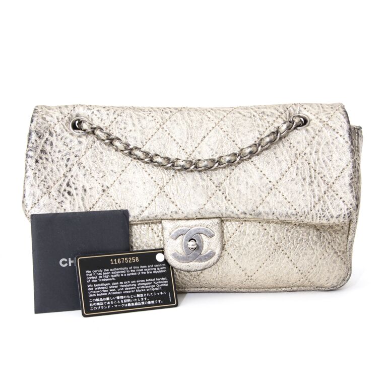 茶*様 Chanel Silver ヴィンテージバッグ Lot - Chanel Classic Flap Silver Sequin Shoulder Bag