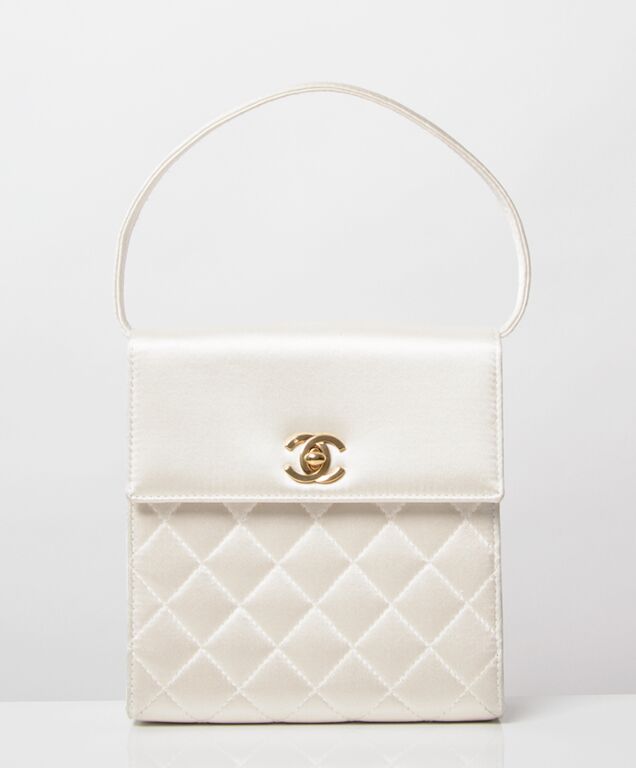 Chanel Silk Quilted Evening Bag ○ Labellov ○ Buy and Sell