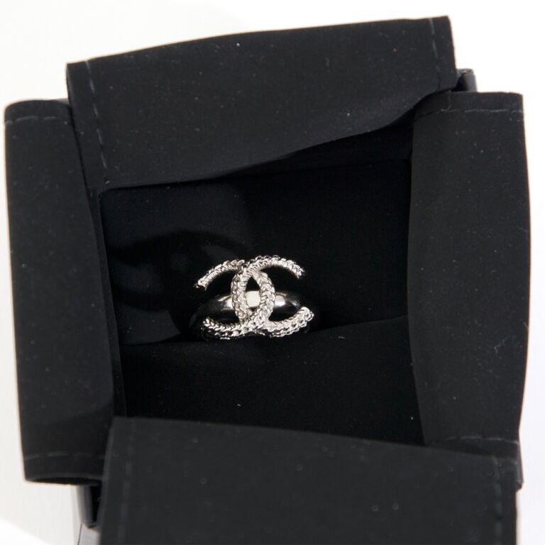 Chanel Ring Metallic Silver ○ Labellov ○ Buy and Sell Authentic Luxury