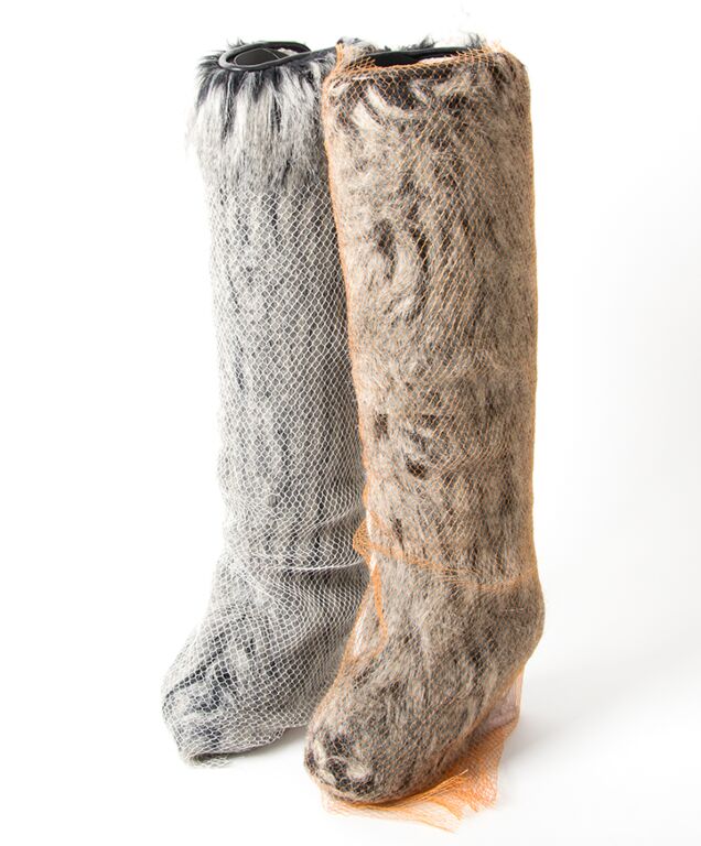 Faux fur snow boots Chanel Grey size 38 IT in Faux fur - 15621385