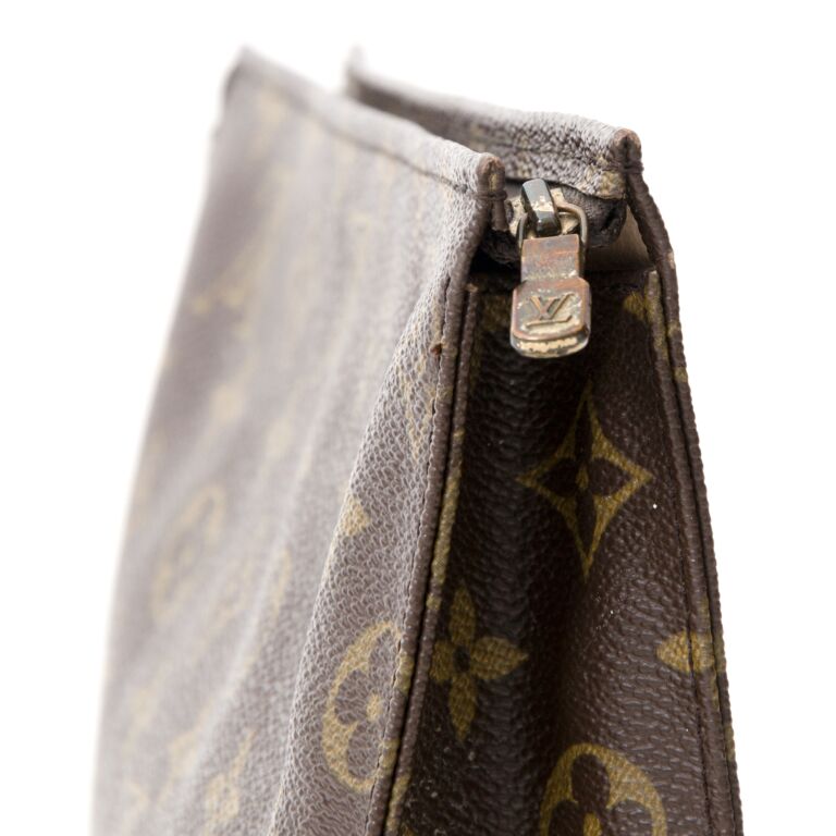 LOUIS VUITTON MONOGRAM TOILETRY POUCH 26 ON CHAIN – The Lavish Loft