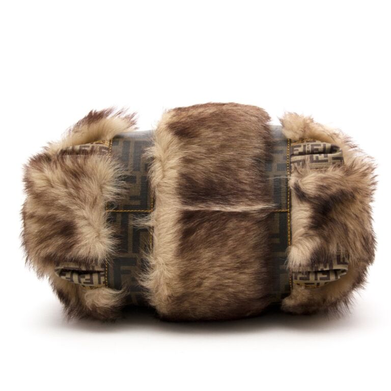 Fendi Fur Shoulder Bag ○ Labellov ○ Buy and Sell Authentic