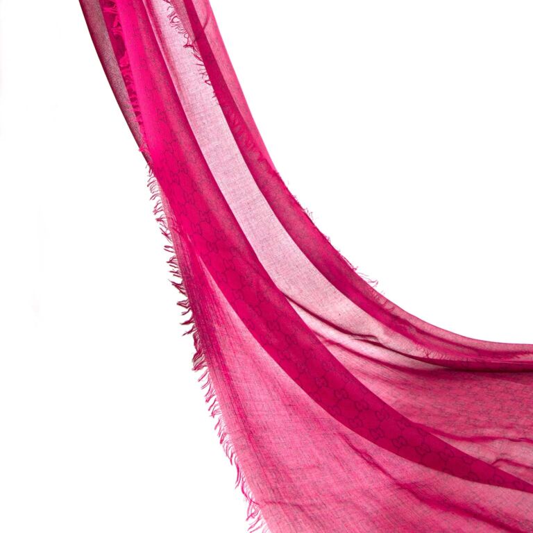 Gucci Monogram Pink Supreme Scarf ○ Labellov ○ Buy and Sell