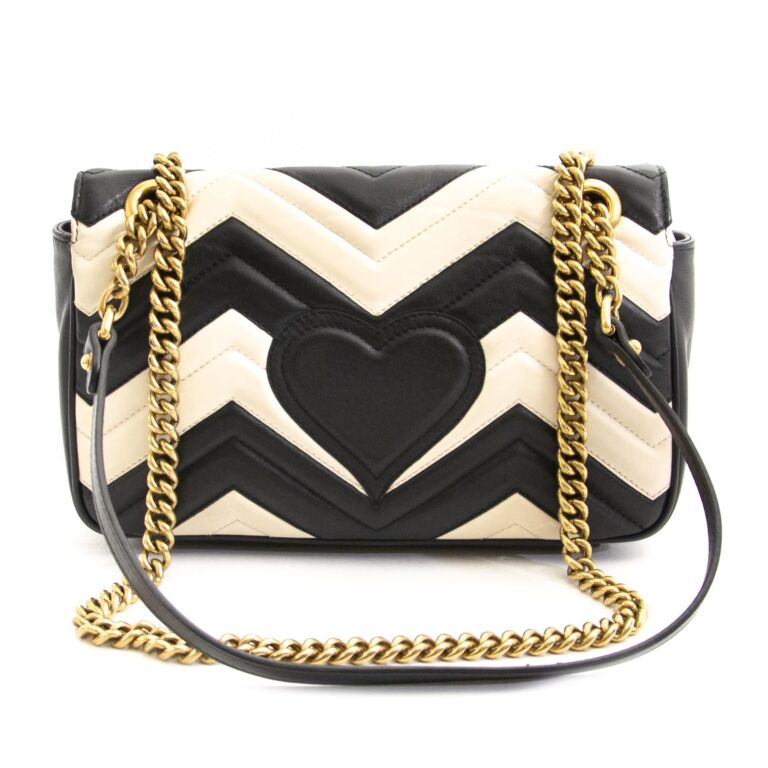 Gucci marmont chevron black and sale white