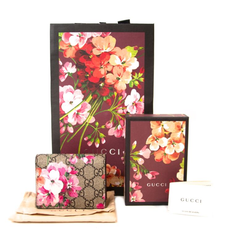 Gucci Supreme Monogram GG Blooms Print Card Case Labellov Buy and Sell Authentic Luxury