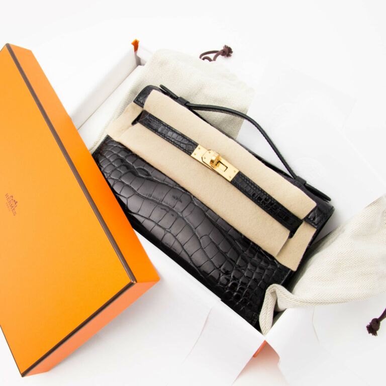 Hermès Kelly Mini Pochette Shiny Alligator Black GHW ○ Labellov ○ Buy and  Sell Authentic Luxury