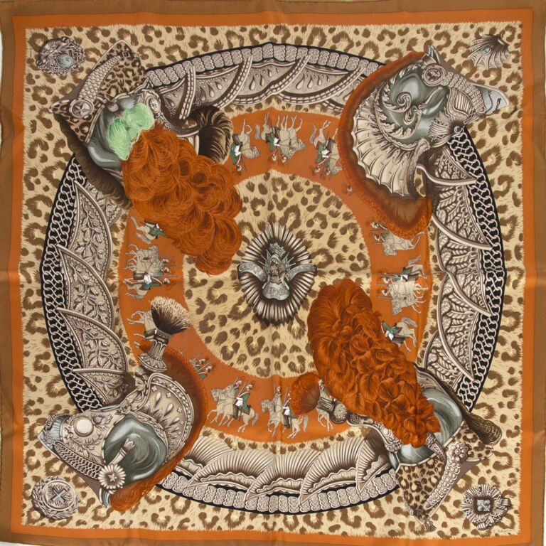 HERMES エルメス スカーフ カレ90 CASQUES et PLUMETS Hermès Casques Et Plumets Scarf 90, Scarves - Designer Exchange