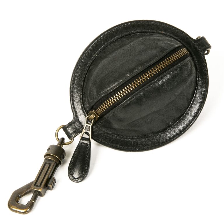 Black Leather Keychain Pouch ○ Labellov ○ Authentic Luxury