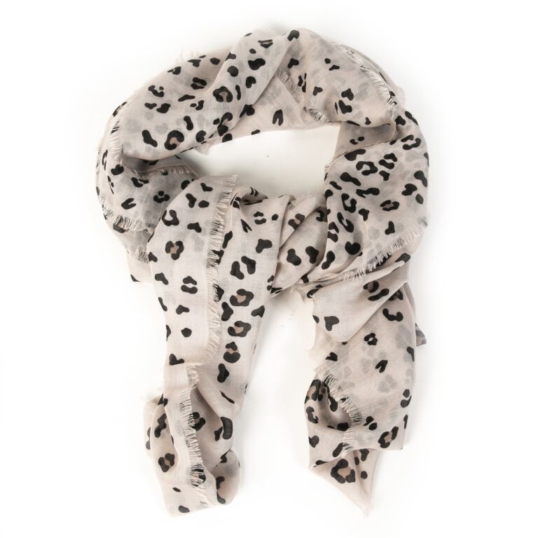 Louis Vuitton - Authenticated Scarf - Silk Black Leopard for Women, Very Good Condition