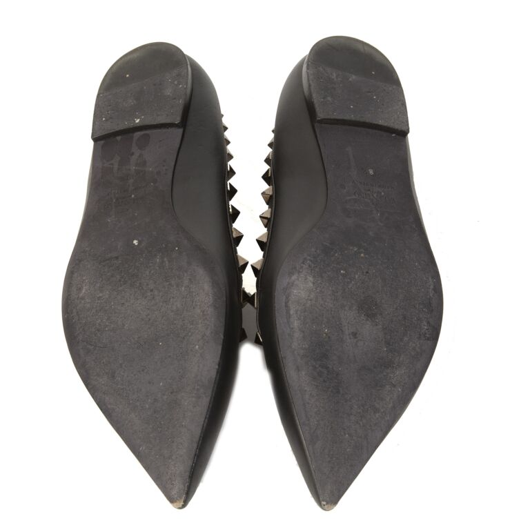 VIP【関税送料無料】希少 VALENTINO GARAVANI BLACK FLATS Valentino Garavani Noir Black Rockstud Flats - size 39.5
