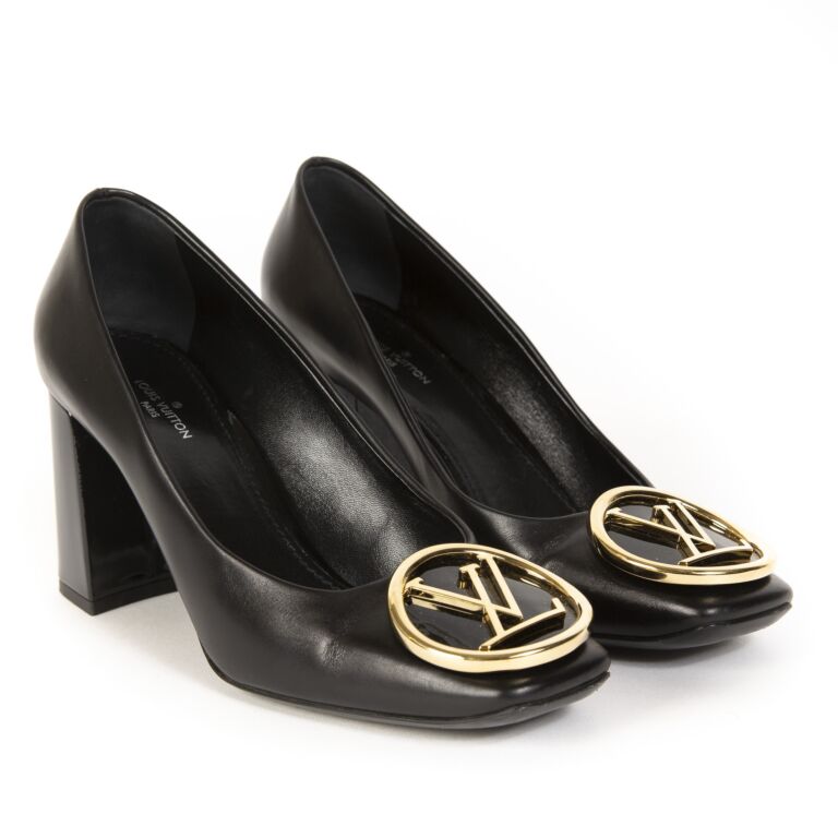 Louis Vuitton Black Leather Madeline Logo Pumps Size 36.5 at 1stDibs
