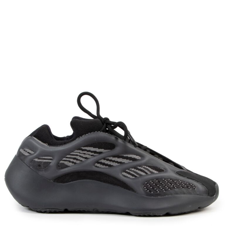 Yeezy boost 700 dark grey top