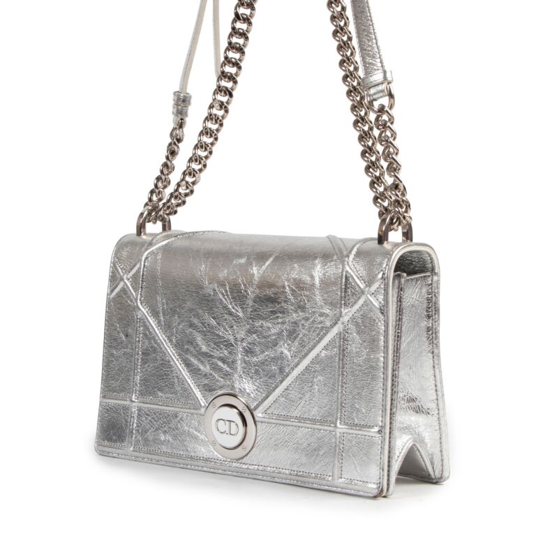 DIOR DIORAMA BAG IN METALLIC SILVER FALL 2017