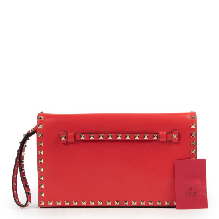 Valentino Garavani Red Rockstud Clutch ○ Labellov ○ Buy and Sell Authentic  Luxury