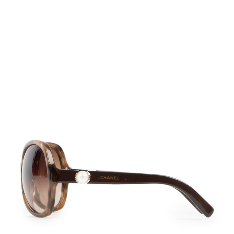 Sold at Auction: CHANEL BLACK FRAME GRADIENT TINT PEARL SUNGLASSES