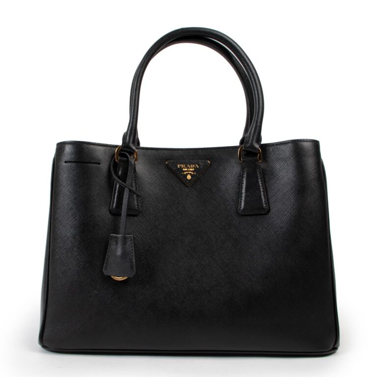 Black prada 2025 shoulder bag