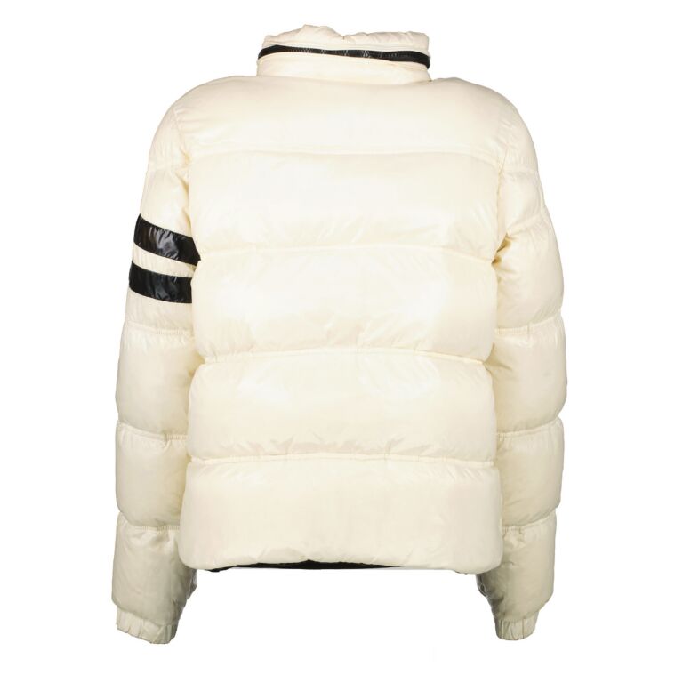 ダウンジャケット・コート Moncler White Down Jacket In Lacquered Nylon Moncler White down jacket in lacquered nylon | TheDoubleF